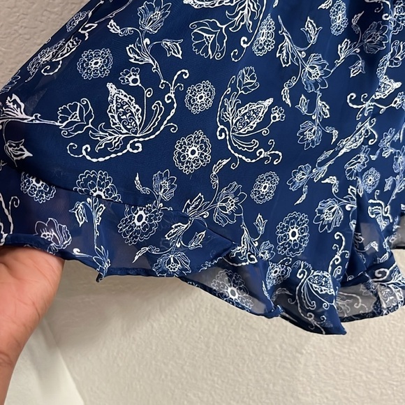 Belle Sky Navy Floral Romper size medium Ruffle - Picture 7 of 10